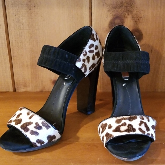 BCBG Leopard Print PeepToes - Picture 1 of 7